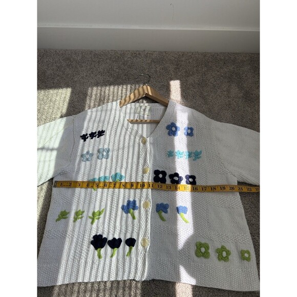 Vintage Susan Bristol White Sweater Cardigan Hand Knit Flowers Cottage Core Sz L - Picture 7 of 8